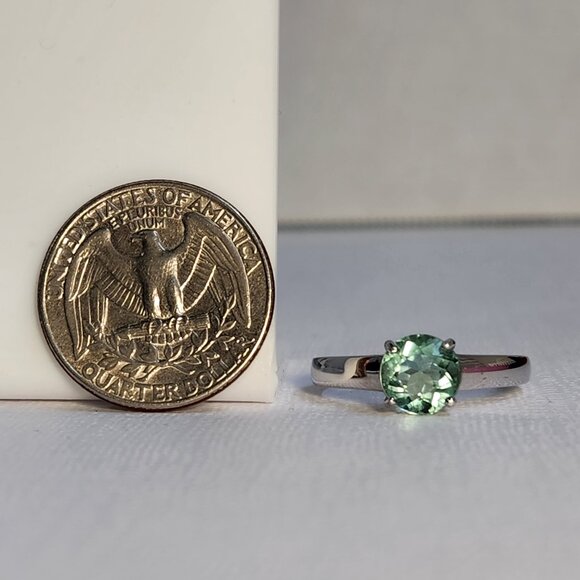 Trending 925 1.93cts NATURAL Green Fluorite Solitaire Ring Size 10 - Picture 3 of 12